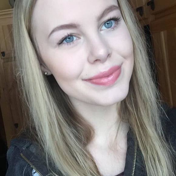 Meet your Posher, Cassidy - Picture 1 of 1